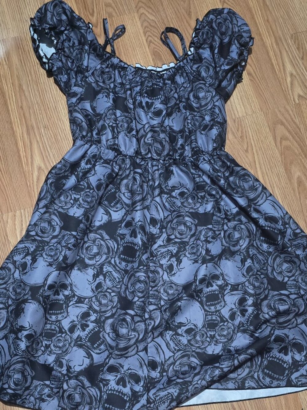 Romwe Goth Skull & Rose Print Cold Shoulder Frill Trim Dress Short Puff Sleeves